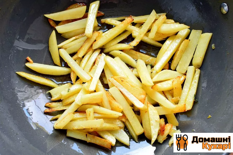 Картопля, жареный с овощами по-азиатски - фото крок 1