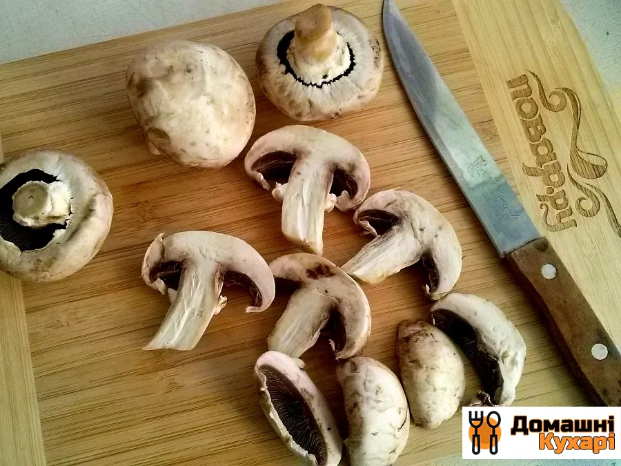 Картопля з грибами на сковороді - фото крок 4