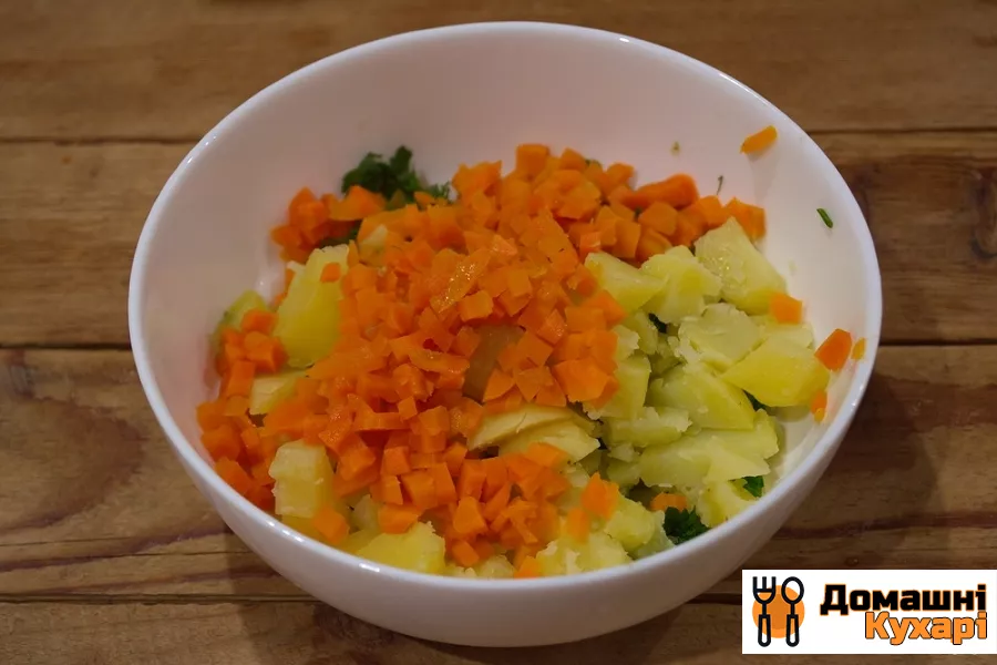Картопляний салат з кальмарами і огірками - фото крок 5