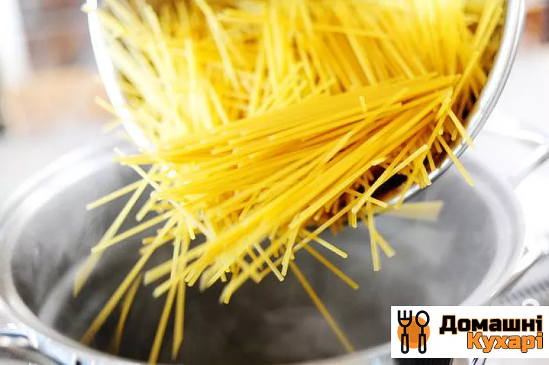 Кассероль з курки, спагетті і грибів - фото крок 3