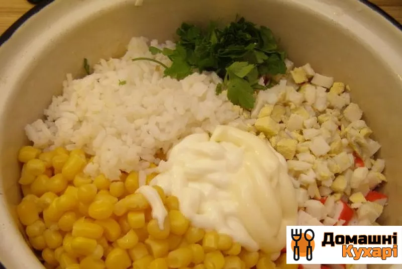 Крабовий салат з рисом і кукурудзою - фото крок 4