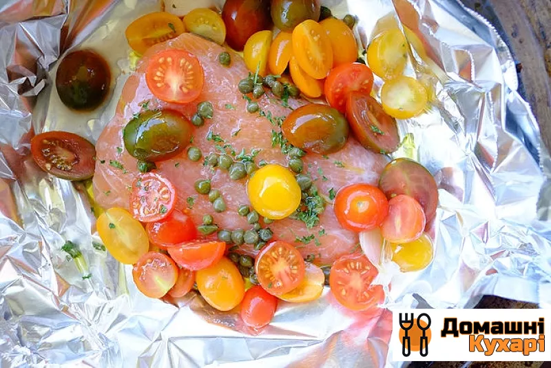 Червона риба з помідорами в духовці - фото крок 3